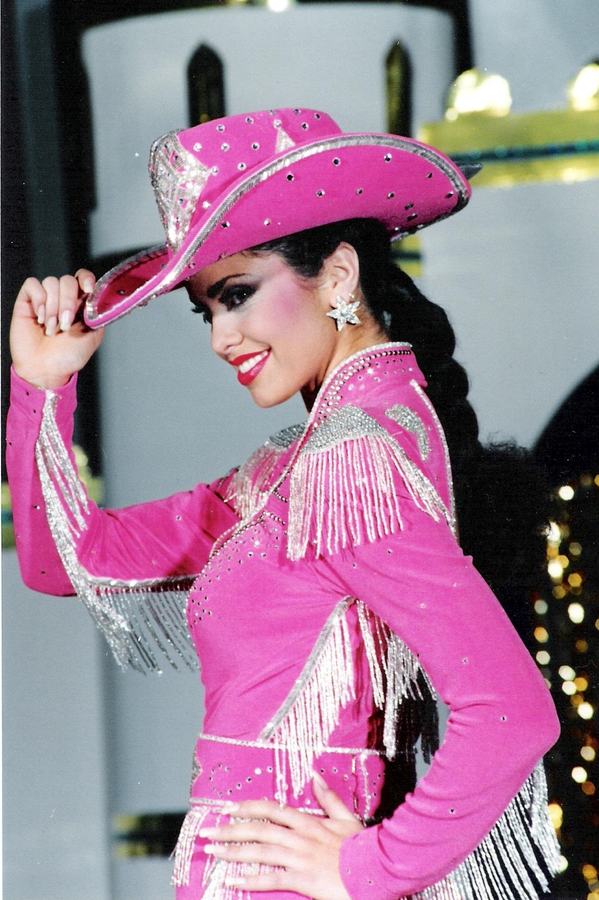 Miss Lesli
